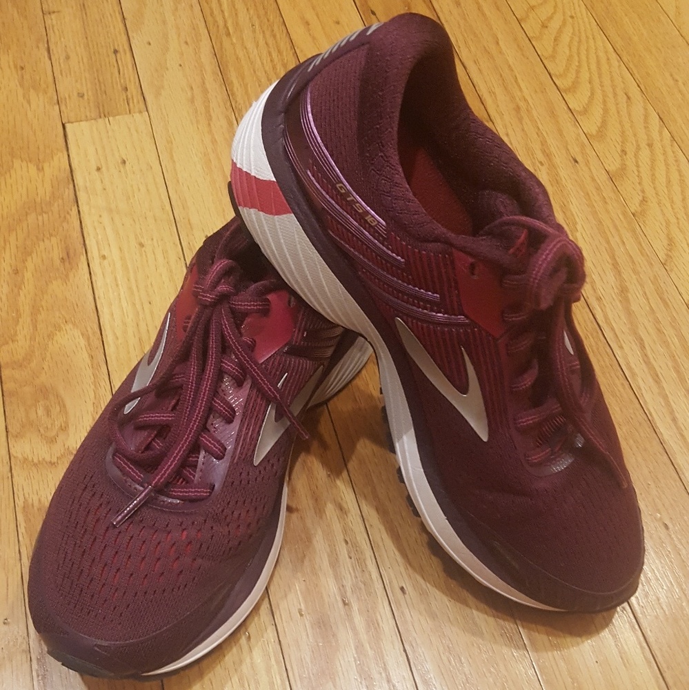 WOMEN'S BROOKS ADRENALINE GTS 18 Size 7